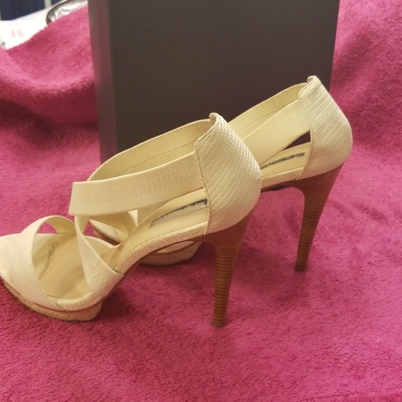 Women's H by Halston sandals - Picture 3 of 5